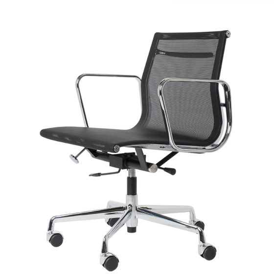 Chaise de bureau Eames EA117 en résille noire