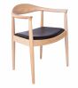 Cadeira de jantar Hans Wegner Kennedy assento couro preto cinza